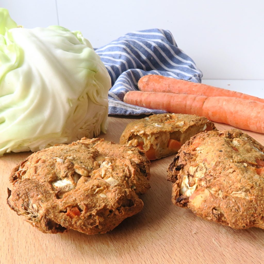 Bratlinge mit Weißkohl und Karotte