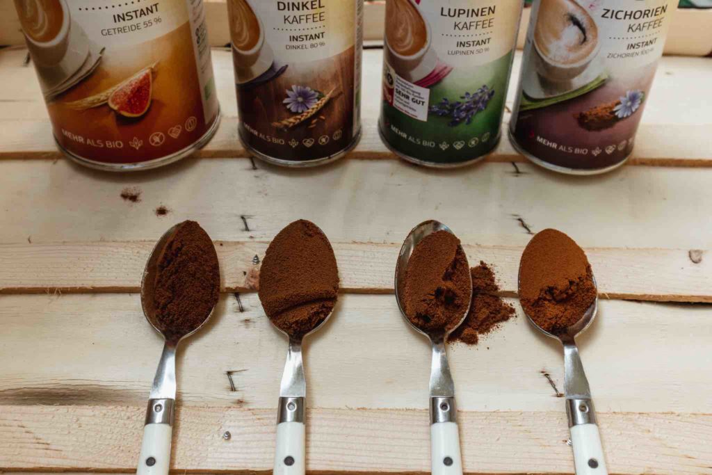 Verschiedene Kaffee-Ersatz Produkte: Getreidekaffee, Lupinenkaffee, Zichorienkaffee