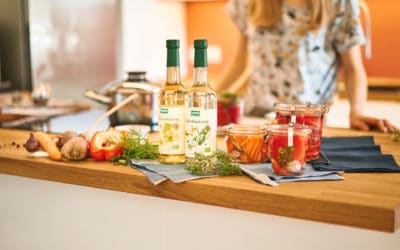 Obst und Gemüse einlegen: So einfach geht haltbar machen mit feinen Essigen