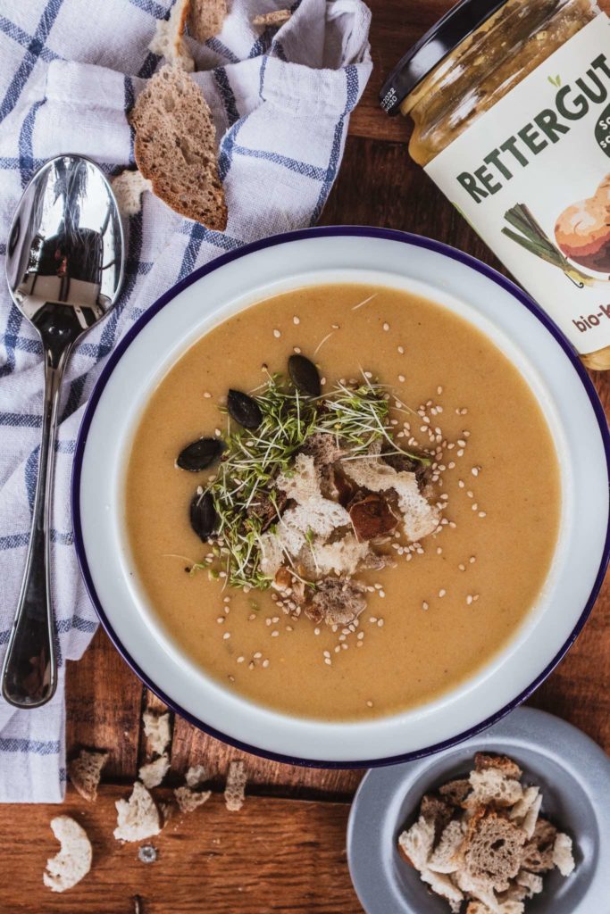 Croutons, Kerne, Kresse und Sprossen passen gut auf jede Suppe!