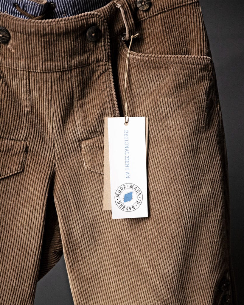 Mode aus Bayern: Diese braune Hose wurde handgenäht in Bayern