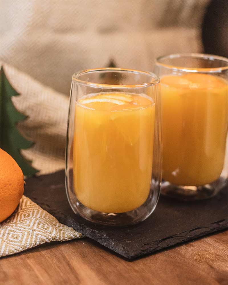 Orangenpunsch genießen